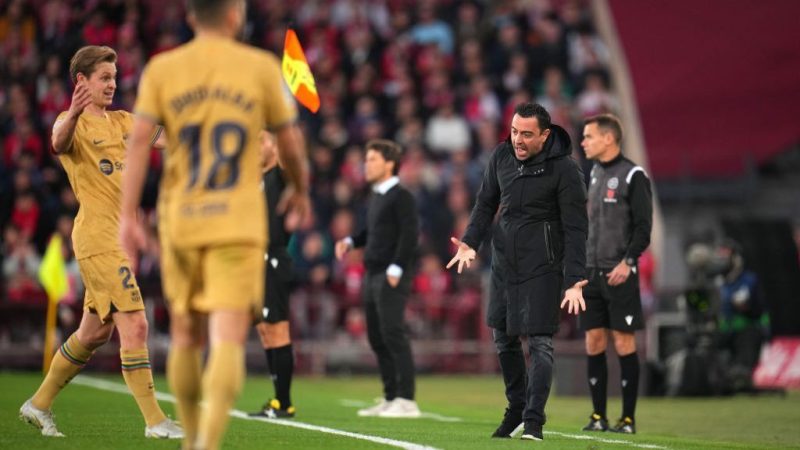 愤怒的哈维抨击巴萨的 