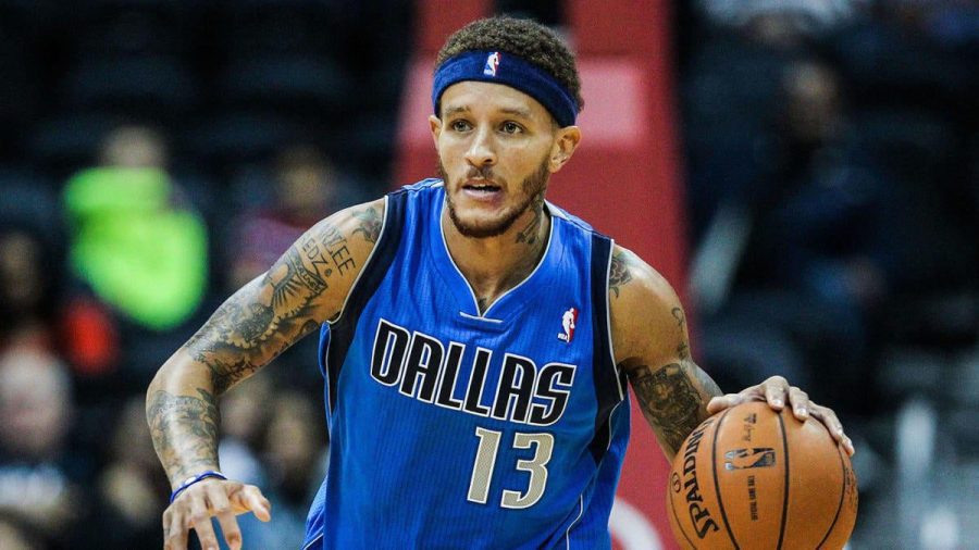前NBA球员德隆特-韦斯特因车辆非法入侵事件被逮捕并以多项罪名被收监