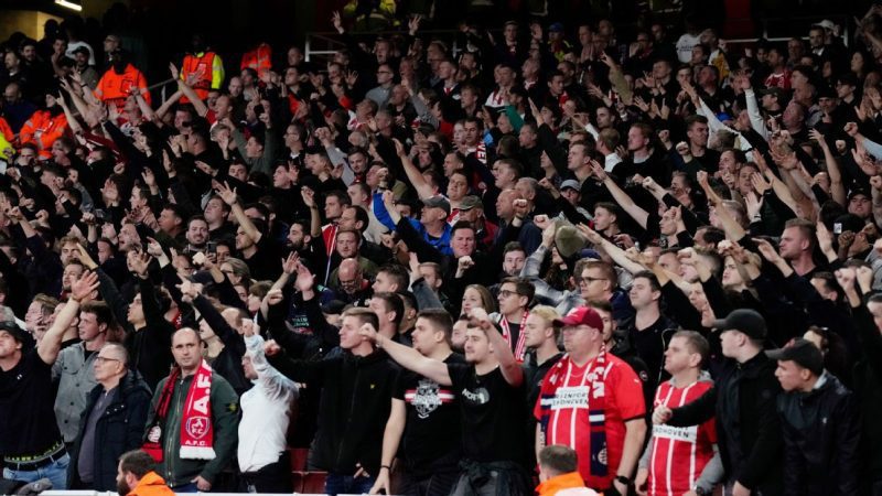 埃因霍温因阿森纳的麻烦而被禁止客场球迷入场