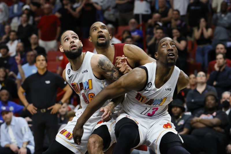 骑士队对热火队的赔率、让分和预测（3月10日）