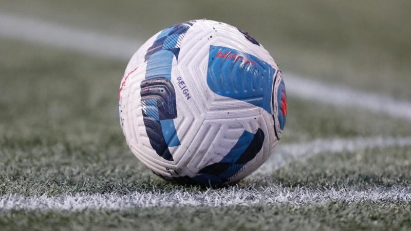 观察： 智利足球守门员莱昂德罗-雷克纳打进可能是历史上最长的进球