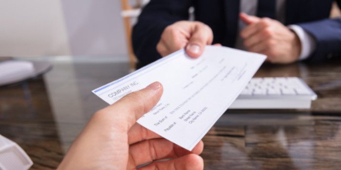 属于德普莱恩斯河赌场工人的支票被盗