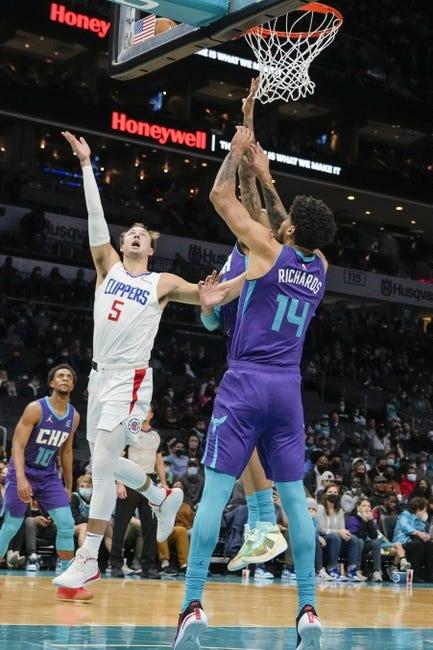 夏洛特黄蜂队对阵洛杉矶快船队 12/21/22 - NBA推荐和预测