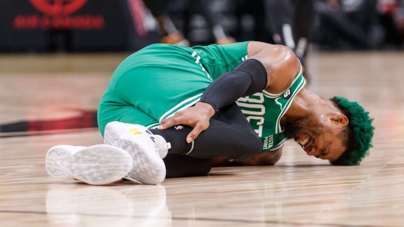 凯尔特人队的斯玛特和R.威廉姆斯在与猛龙队的比赛中受伤