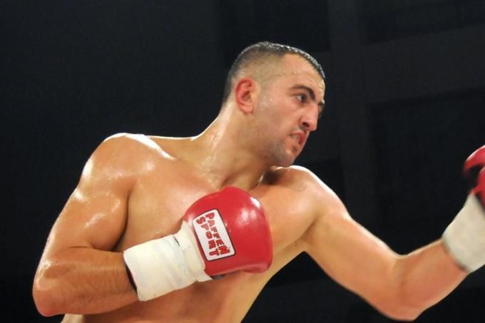 前拳击手被指控贩运22吨可卡因