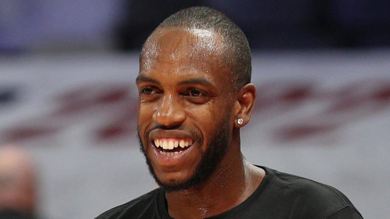 报道称，克里斯-米德尔顿的伤势更新：雄鹿队明星可能会在周五对阵湖人的比赛中进行赛季首秀