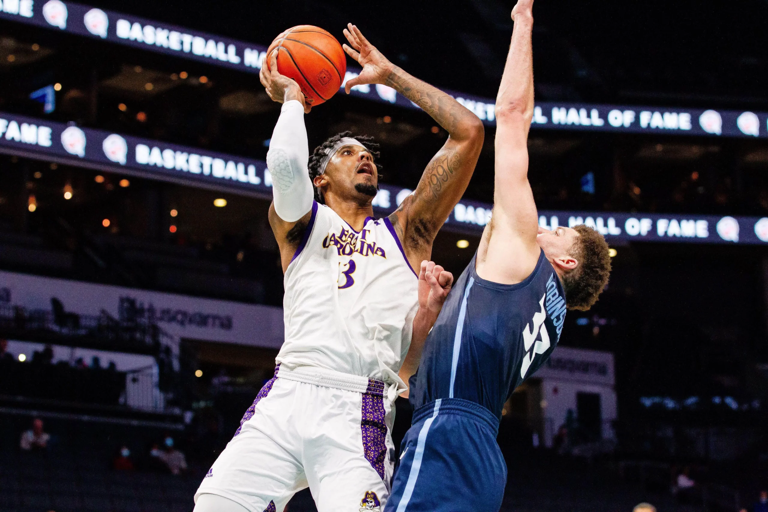 NCAA篮球周六最佳赌注,我们又回到了狗窝!