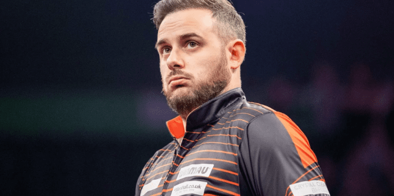 英超飞镖下注盘口，平博(pinnacle)2.38赔率