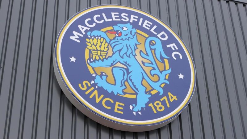 麦克尔斯菲尔德俱乐部前锋汤姆-克莱尔离开球队，参加 