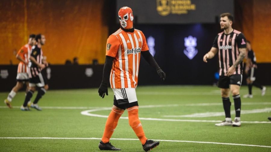 谁是Enigma 69？皮克的7对7联赛中，躲在摔跤手面具后面的身份不明的西甲球员