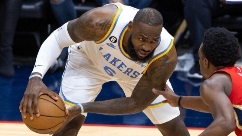 湖人队的勒布朗-詹姆斯需要在周二对阵OKC的比赛中得到36分才能打破卡里姆-阿卜杜勒-贾巴尔的职业生涯得分记录