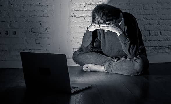 女子为偿还赌债而嫖娼，结果怀孕了