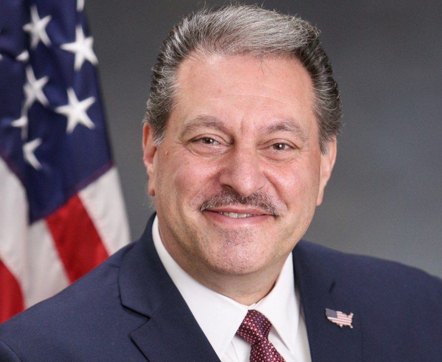 纽约州参议员Joseph Addabbo, Jr.是美国赌博奖的年度政策制定者