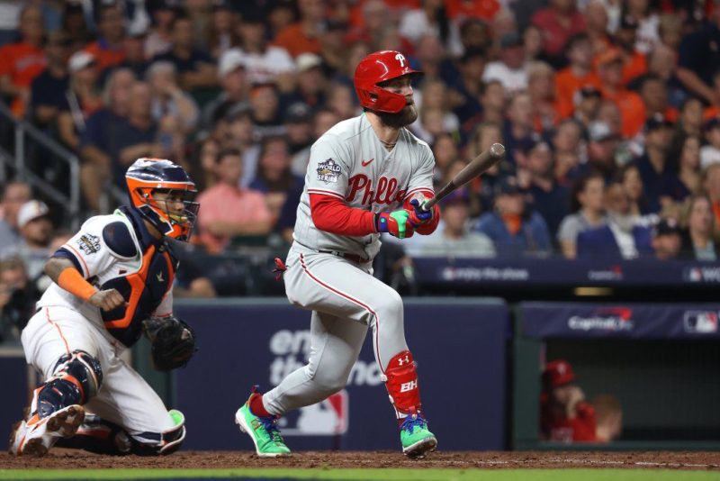 太空人vs费城人第三场比赛球员得分–最佳本垒打、安打和三振出局数大/小