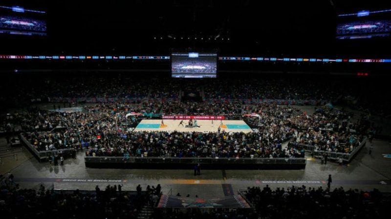 NBA上座率记录,马刺和勇士在阿拉莫多姆球场创下新纪录，但一位教练认为这只是一个开始