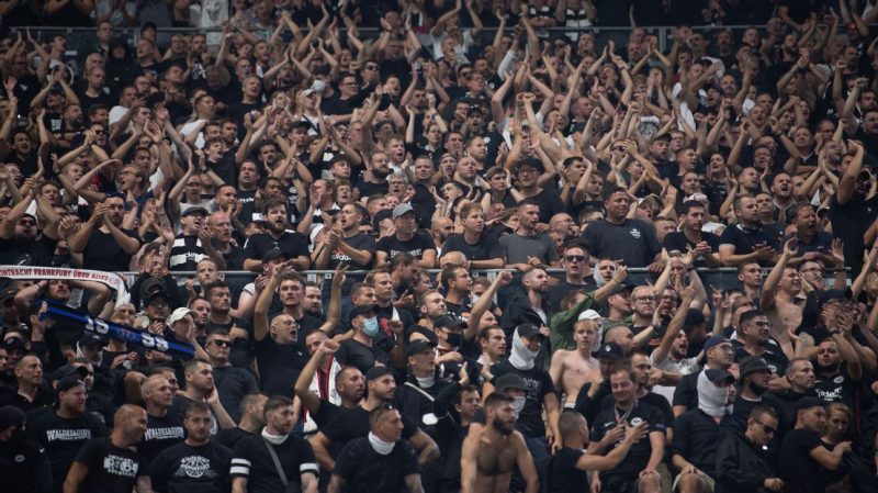 球迷打出纳粹手势，欧足联对法兰克福提出指控