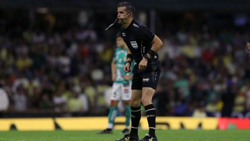 西甲联赛裁判因膝盖顶到腹股沟被禁赛12场