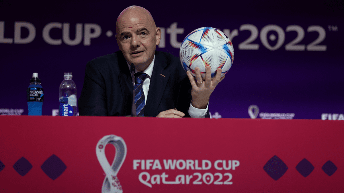 国际足联老板詹尼-因凡蒂诺在奇怪的演讲中抨击世界杯批评者,我感觉是卡塔尔人，我感觉是阿拉伯人，我感觉是同性恋