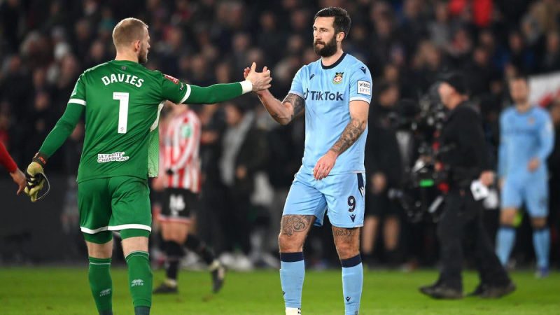 雷克瑟姆以痛苦的方式从足总杯中被淘汰,瑞恩-雷诺兹和罗伯-麦克伦尼的俱乐部接下来会怎样? 雷克瑟姆以痛苦的方式从足总杯中被淘汰,瑞恩-雷诺兹和罗伯-麦克伦尼的俱乐部接下来会怎样?