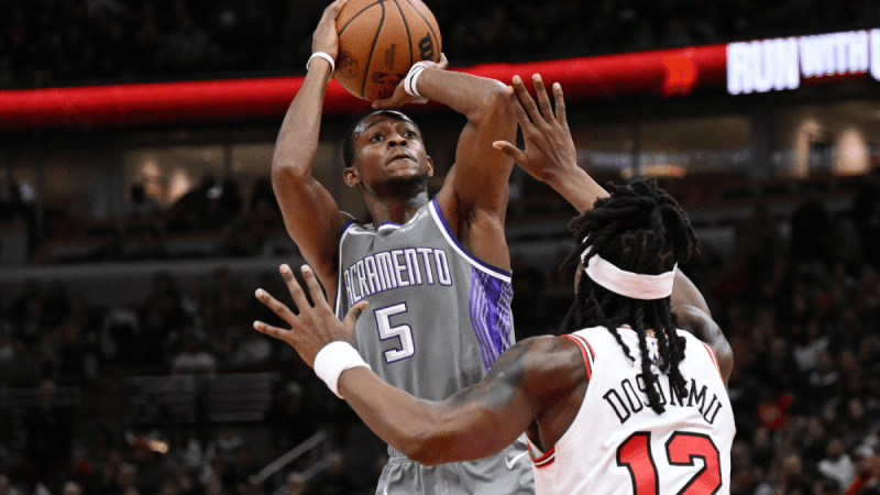 德隆-福克斯在最后一秒投进三分球，使国王队在最新的关键时刻战胜公牛队