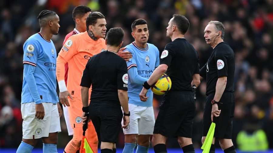 消息人士透露,曼城球员愤怒地与官员对峙