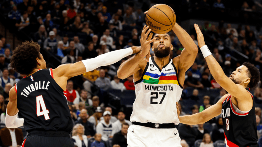 森林狼队以19.5分的优势输给了开拓者队，遭遇了自1995年以来NBA最糟糕的失利