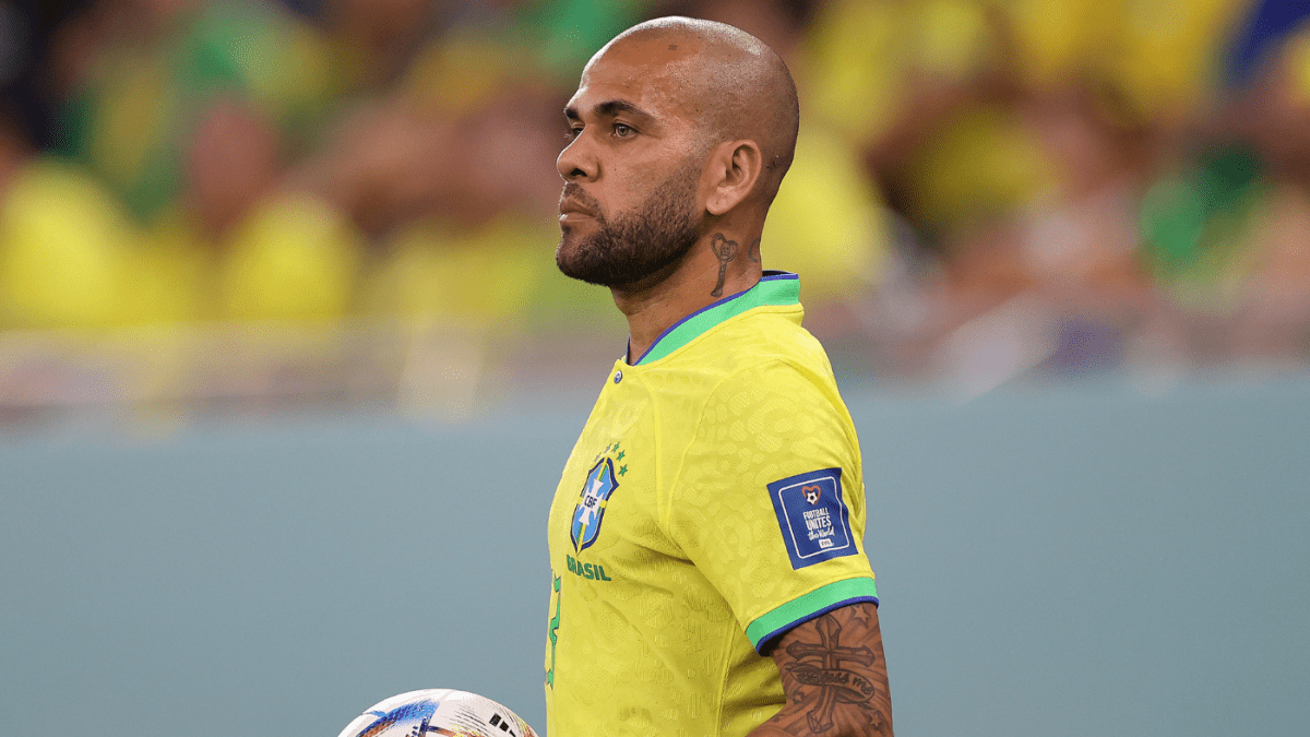 达尼-阿尔维斯的性侵犯指控,据报道，前巴塞罗那和巴西后卫被警方拘留