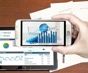 媒体收购推动Acroud第四季度的收入增长