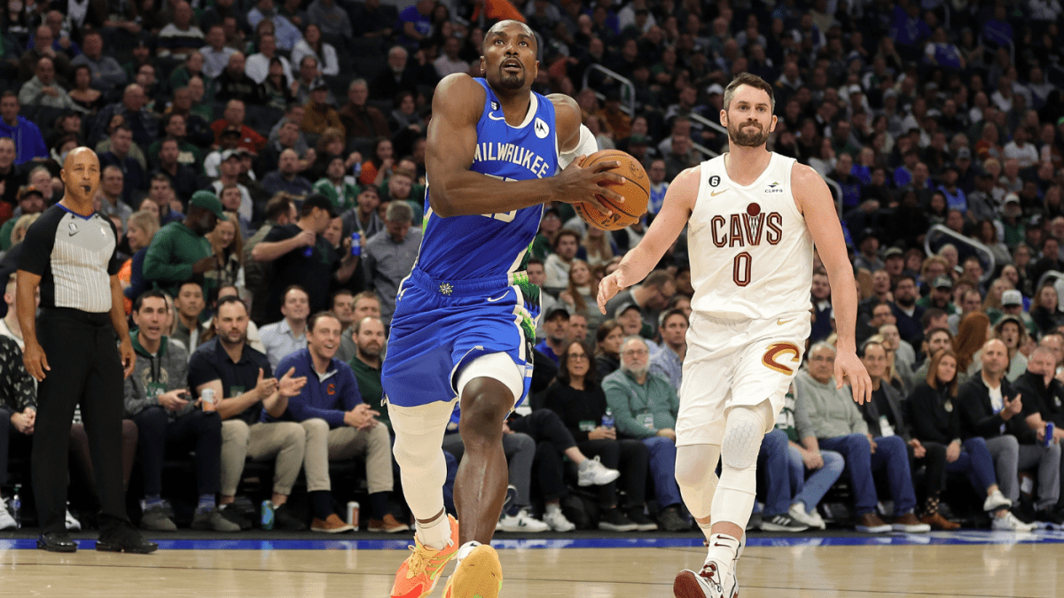 据报道，塞尔吉-伊巴卡和雄鹿队相互同意通过交易为老将大个子找到新球队