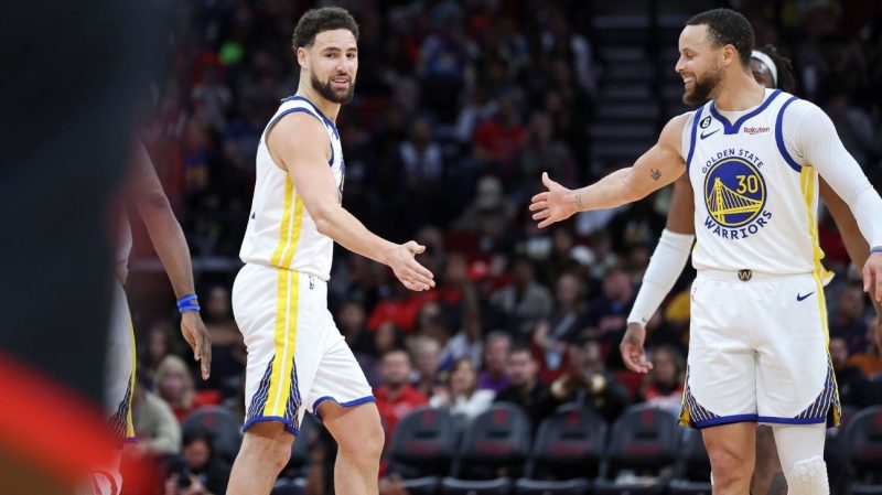 勇士队击败火箭队，结束11场客场比赛的颓势