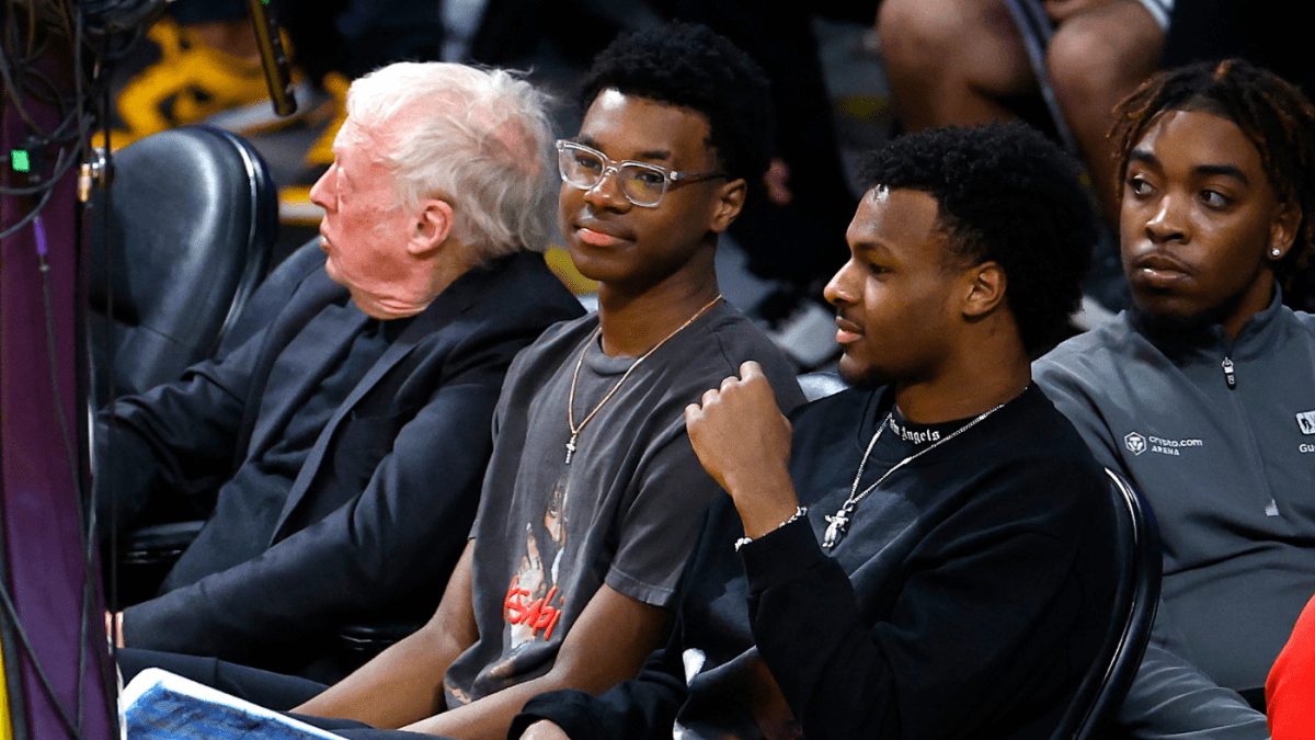 勒布朗-詹姆斯和儿子布朗尼分享创下得分记录的预言时刻：