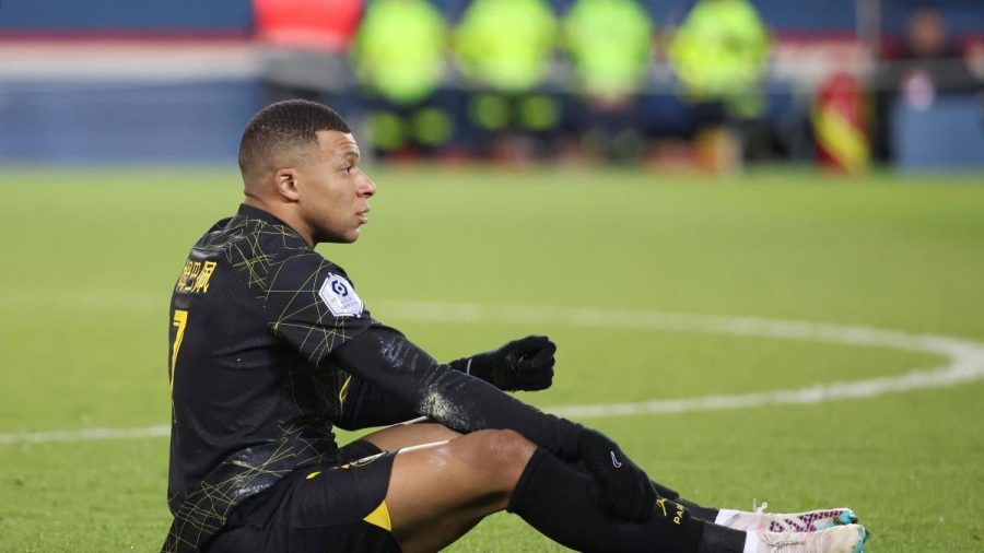 PSG的Kylian Mbappe和Sergio Ramos在与拜仁慕尼黑的冠军联赛中受伤下场