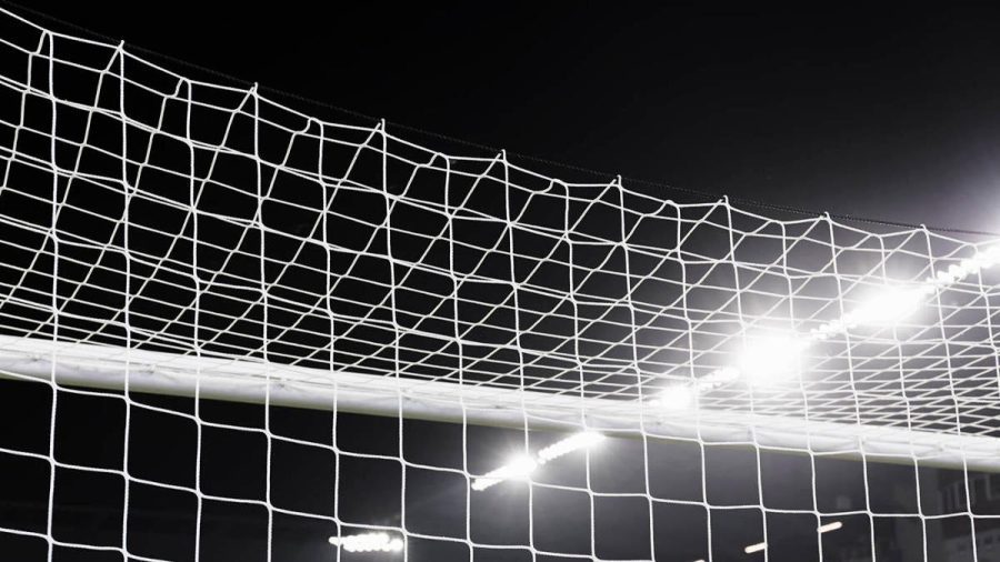 25岁的比利时门将阿内-埃斯佩尔在比赛中扑出点球后瞬间死亡