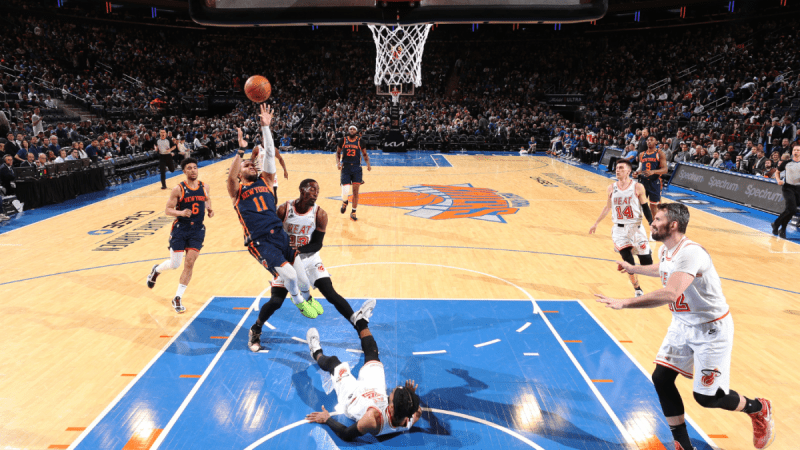 NBA东部联盟的季后赛情况： 尼克斯队正在向冠军发起冲击,雄鹿队、凯尔特人队和76人队拥有前四名的种子选手