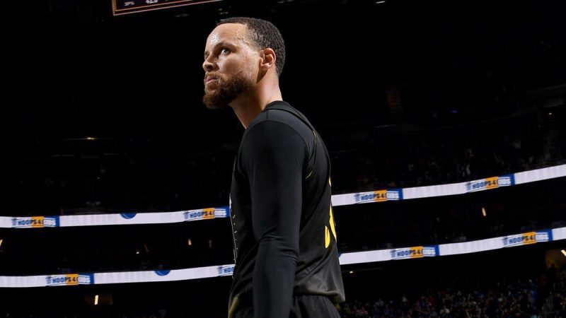 斯蒂芬-库里在最后几分钟消灭了雄鹿队，展示了勇士队在最后阶段需要的季后赛水平的勇气