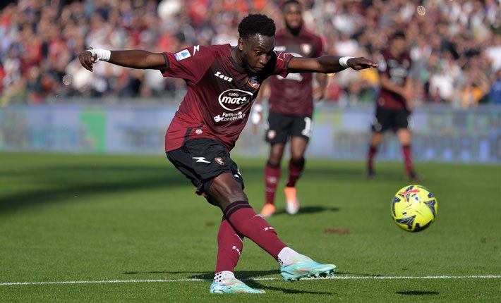 尤文图斯将在意甲联赛中对萨勒尼塔纳取得微弱的胜利