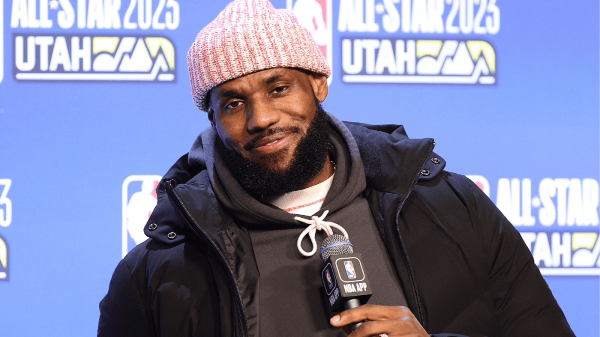 湖人队的勒布朗-詹姆斯为状元秀维克托-温班亚马提供建议：