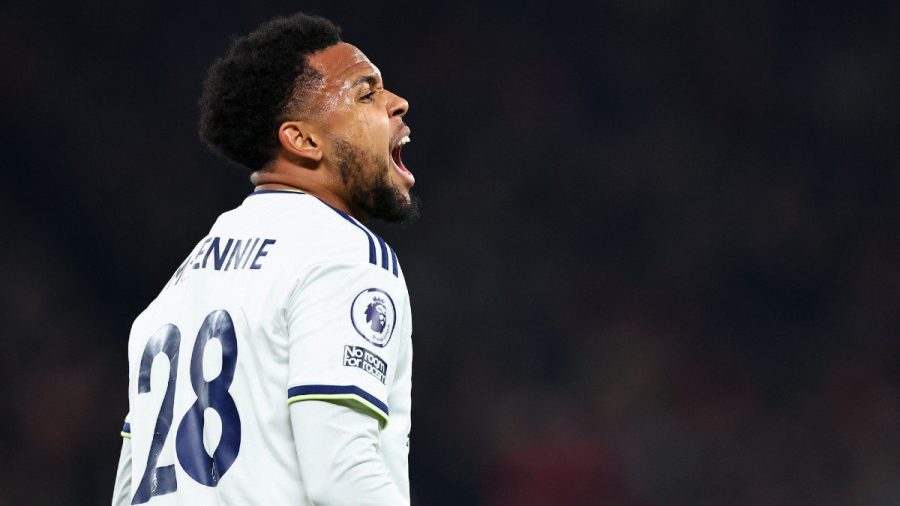 利兹联队对阵曼联的赔率，选择：孔雀的价值？