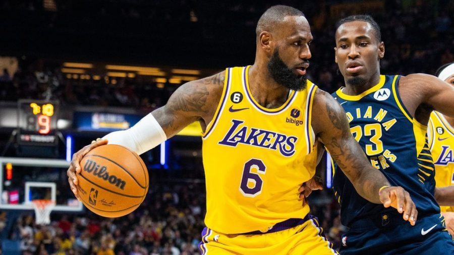 勒布朗逼近卡里姆，湖人队在最后时刻奋起直追