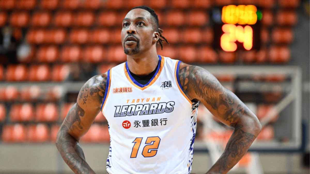 观察,德怀特-霍华德在台湾三分球大赛中深陷金钱球，得到15分