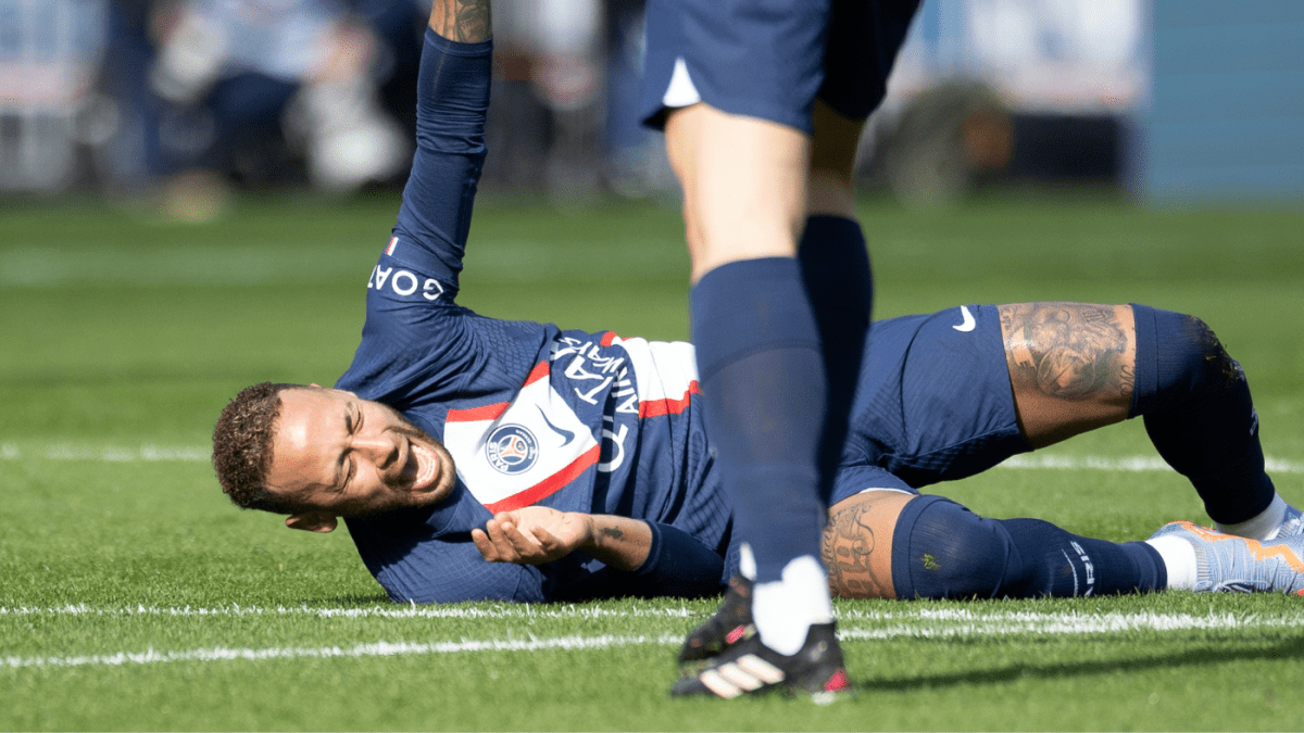 内马尔受伤,PSG球星的最新手术意味着他可能再也无法与梅西和Kylian Mbappe一起比赛了