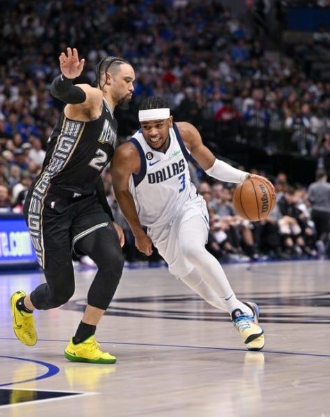 达拉斯小牛队对阵圣安东尼奥马刺队 3/15/23 - NBA竞猜与预测