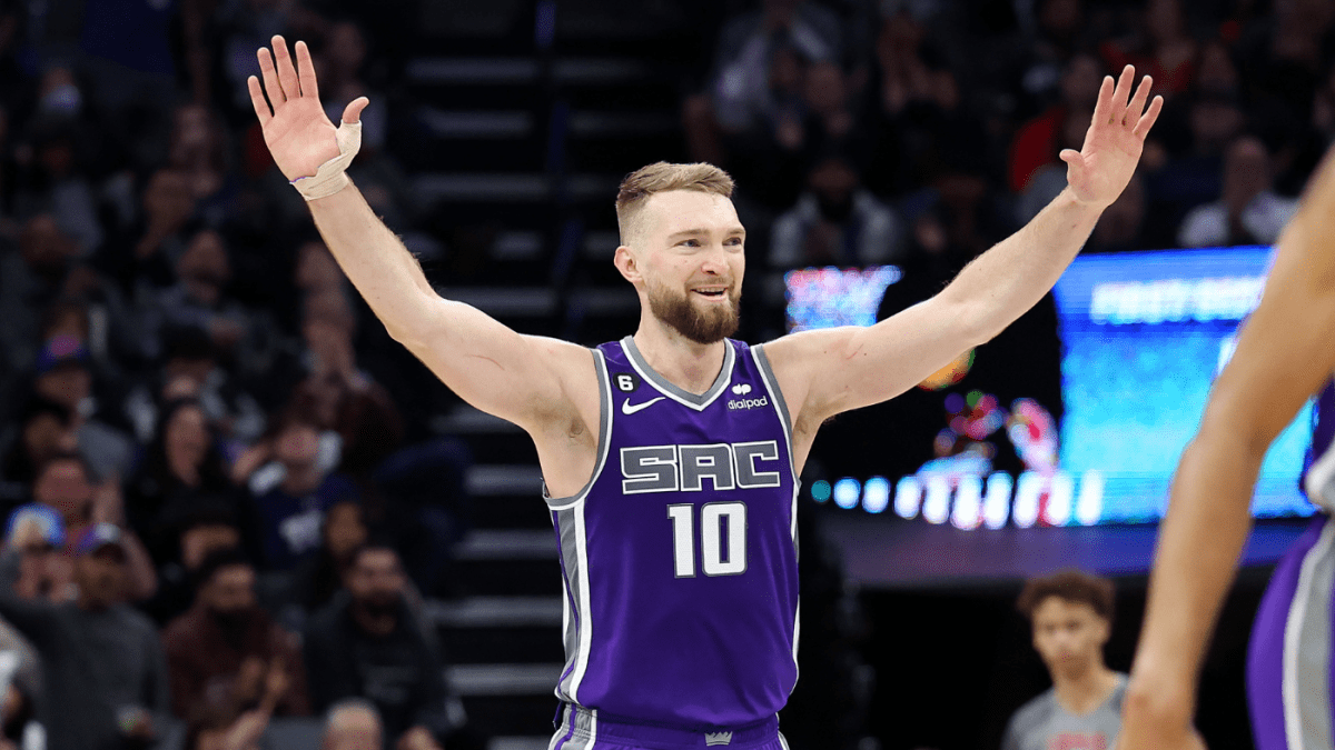 NBA西部季后赛图片,国王队处于2号种子的边缘,开拓者队跳入了比赛场地