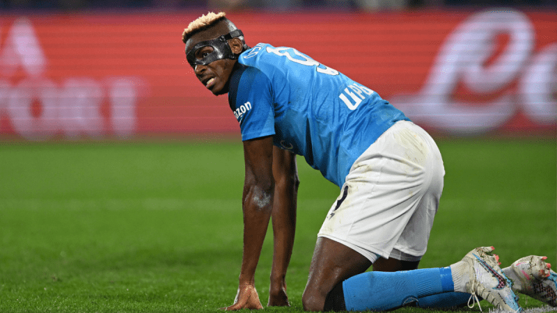 那不勒斯的维克多-奥西门将错过AC米兰的意甲联赛，并因内收肌受伤而错过冠军联赛的比赛