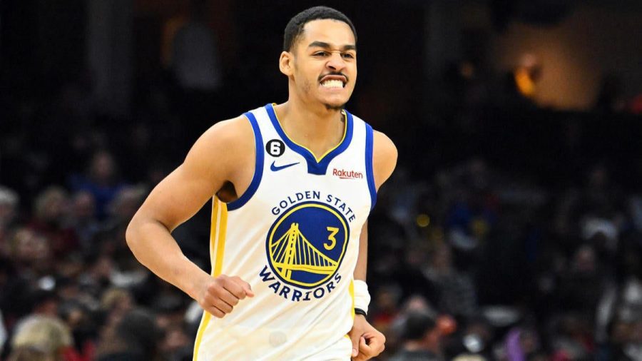 勇士队在斯蒂芬-库里、克莱-汤普森等四名首发球员缺阵的情况下发动三分球大战击败骑士队