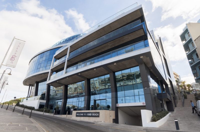 GiG依靠两个人的力量