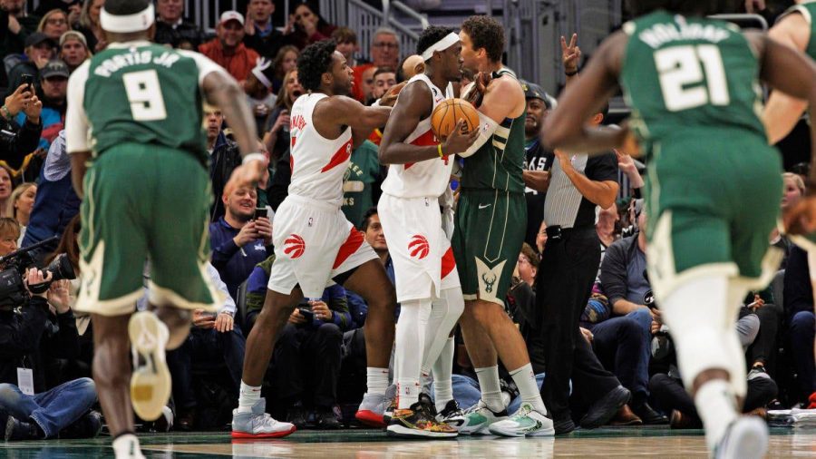 雄鹿队的布鲁克-洛佩兹说：