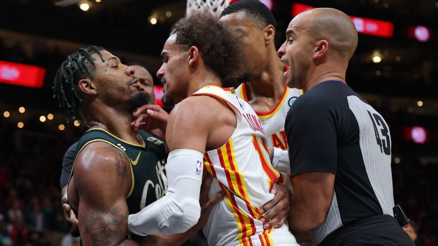 NBA对凯尔特人队的斯玛特罚款2.5万美元，因为他拉了杨的手