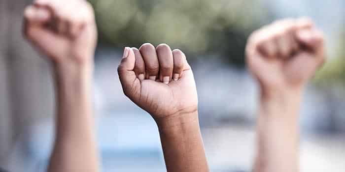 英国赛马业因税负加重发起历史性罢工