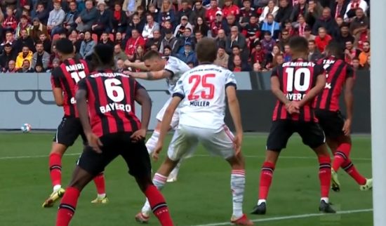 德甲-榜首战变屠杀战！莱万、格纳布里双响，拜仁5-1大胜勒沃库森！
